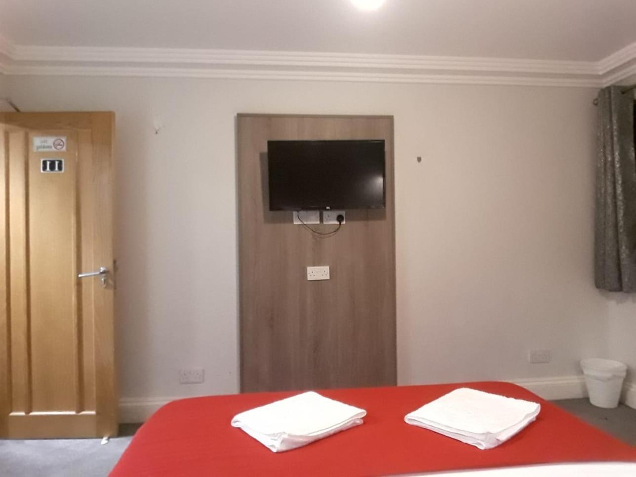 371 Cranbrook Rd Ig2 Hotel Ilford Buitenkant foto