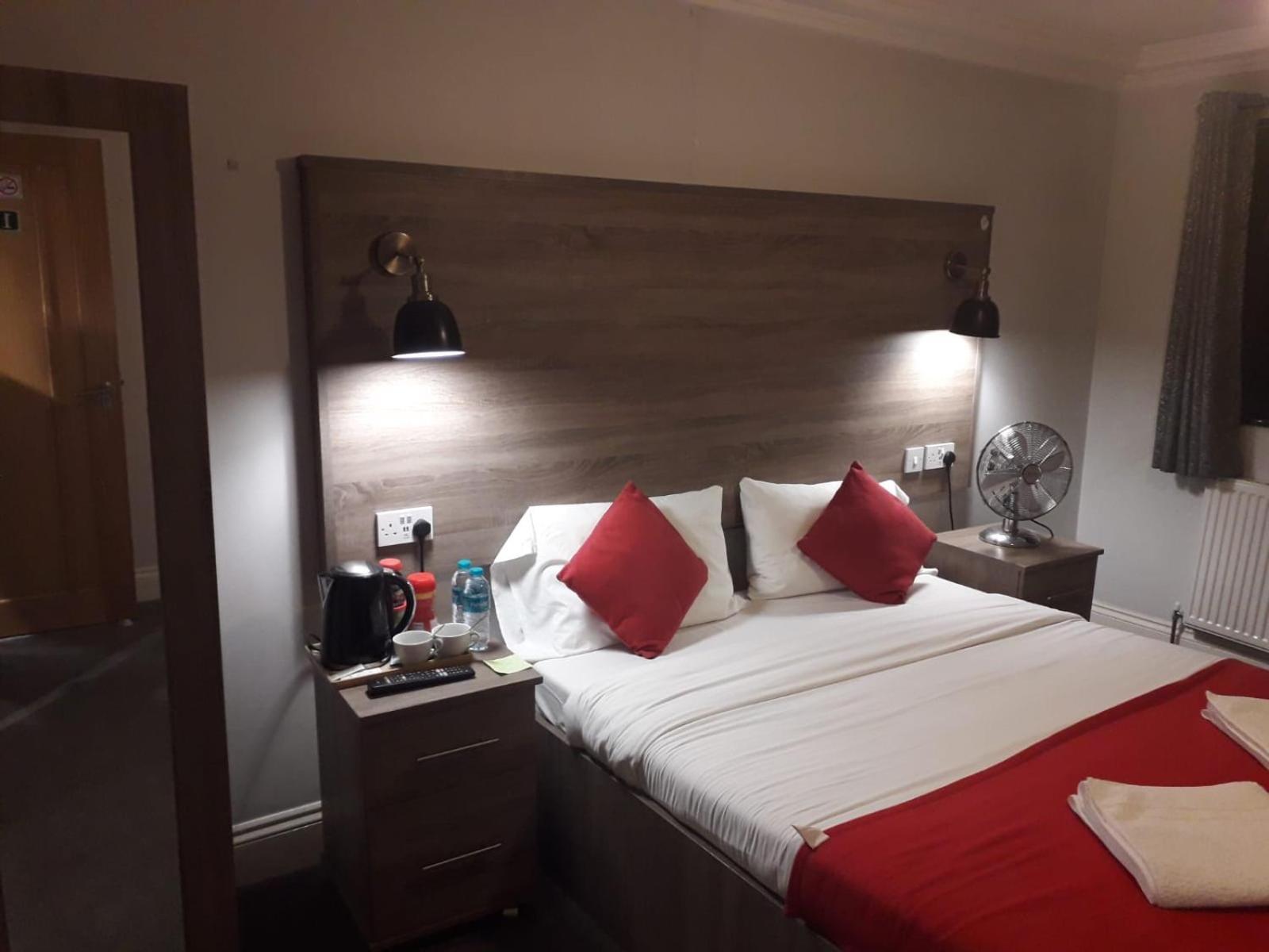 371 Cranbrook Rd Ig2 Hotel Ilford Buitenkant foto