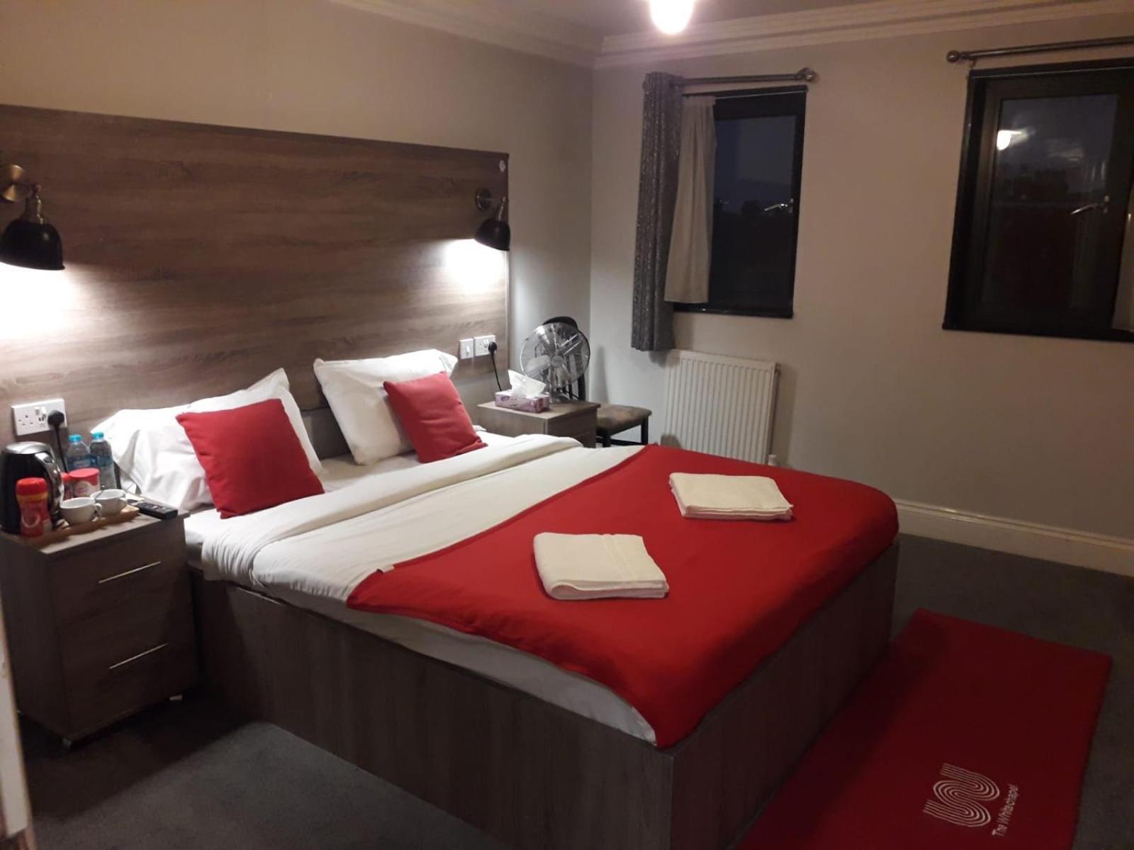 371 Cranbrook Rd Ig2 Hotel Ilford Buitenkant foto