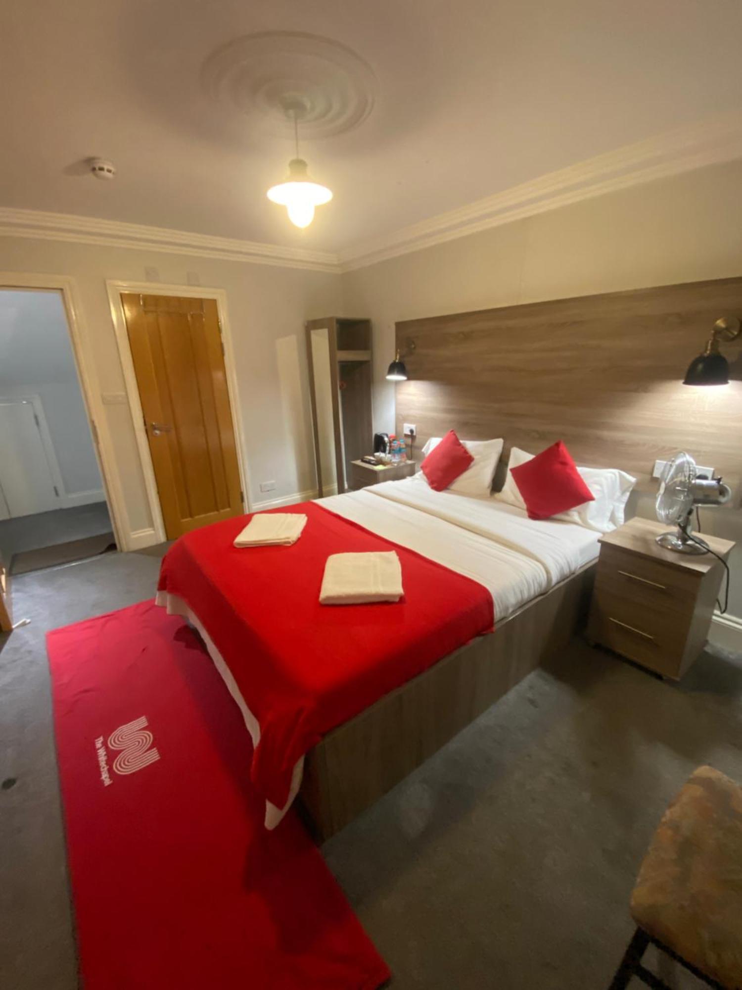 371 Cranbrook Rd Ig2 Hotel Ilford Buitenkant foto