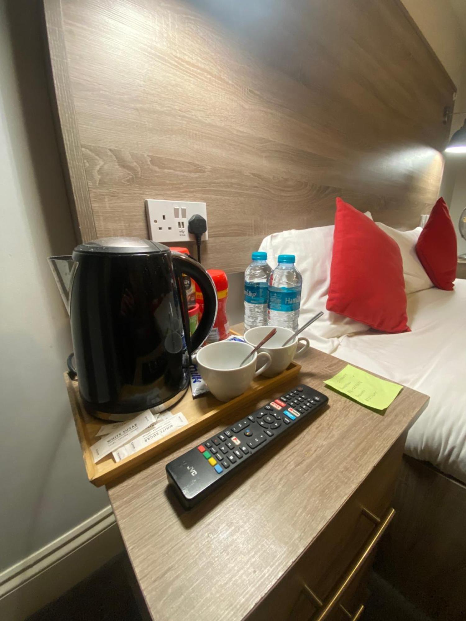 371 Cranbrook Rd Ig2 Hotel Ilford Buitenkant foto