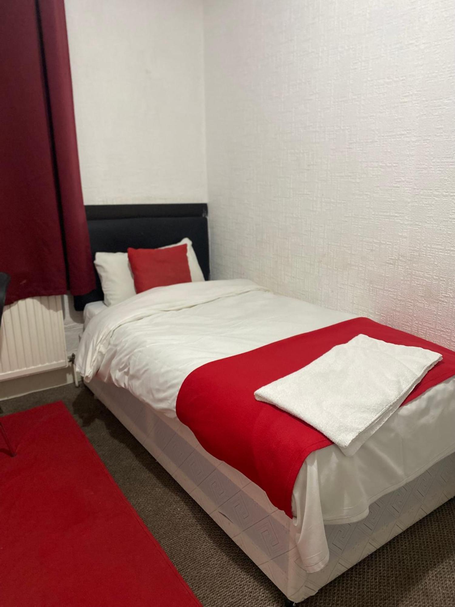 371 Cranbrook Rd Ig2 Hotel Ilford Buitenkant foto